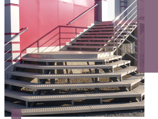 Лестницы для магазина в Канаше — изготовление и монтаж