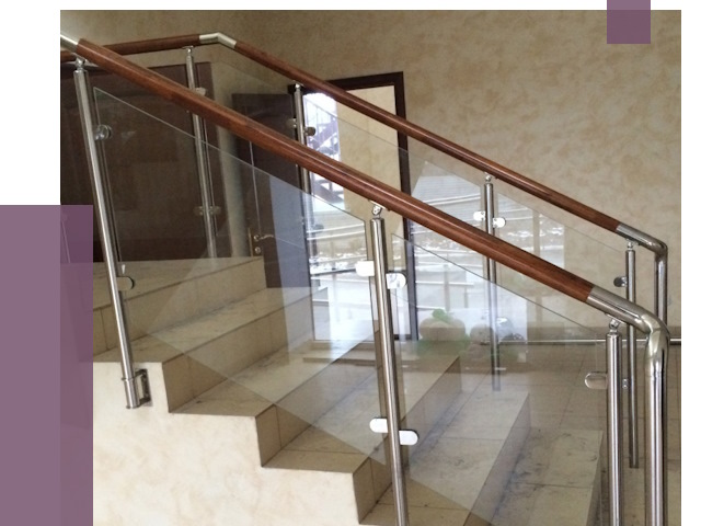 Комбинированные перила из металла и дерева в Канаше