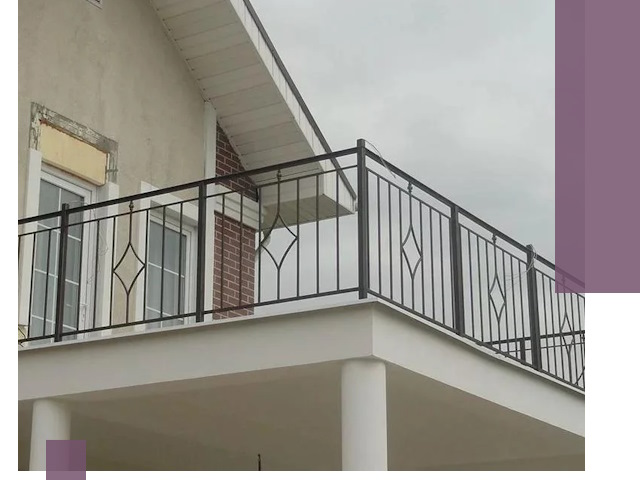 Изготовление балконных ограждений в Канаше из металла и стекла